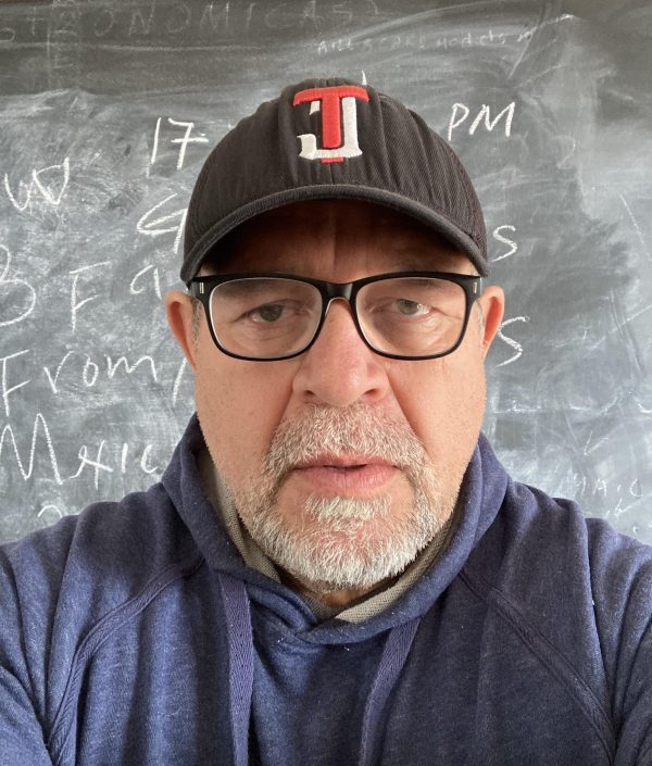 Marcos Ramirez ERRE wearing glasses, hoodie and baseball cap